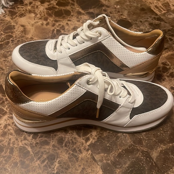 MICHAEL KORS Billie Leather
White Brown Casual Trainer
Sneakers Size 8.5 - Picture 6 of 7